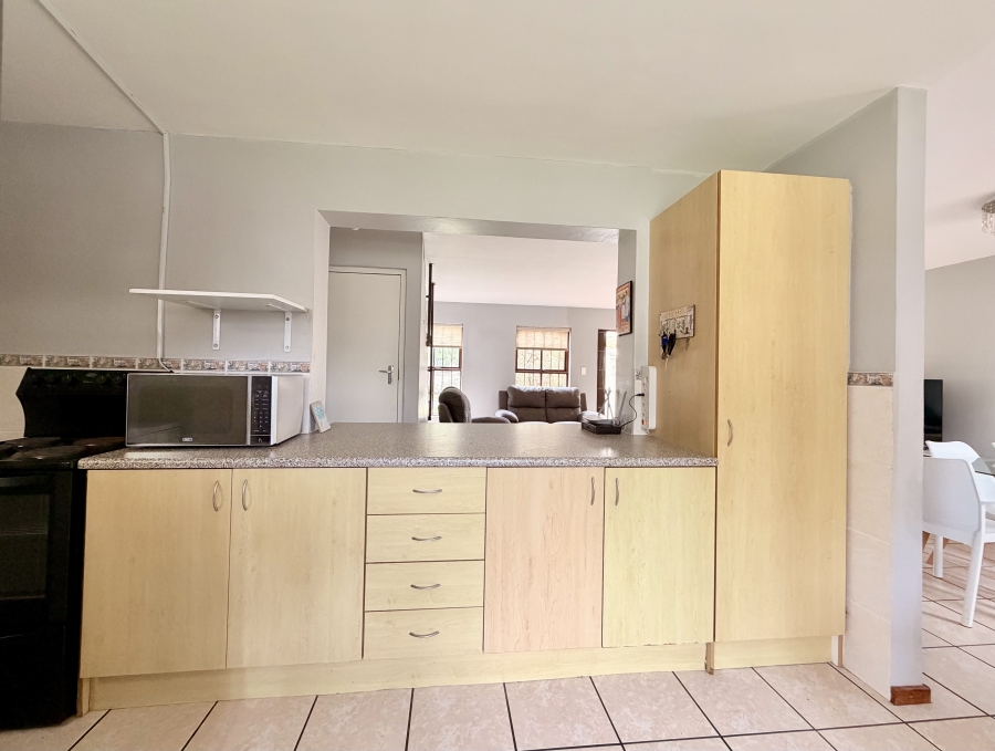 3 Bedroom Property for Sale in Sandbaai Western Cape
